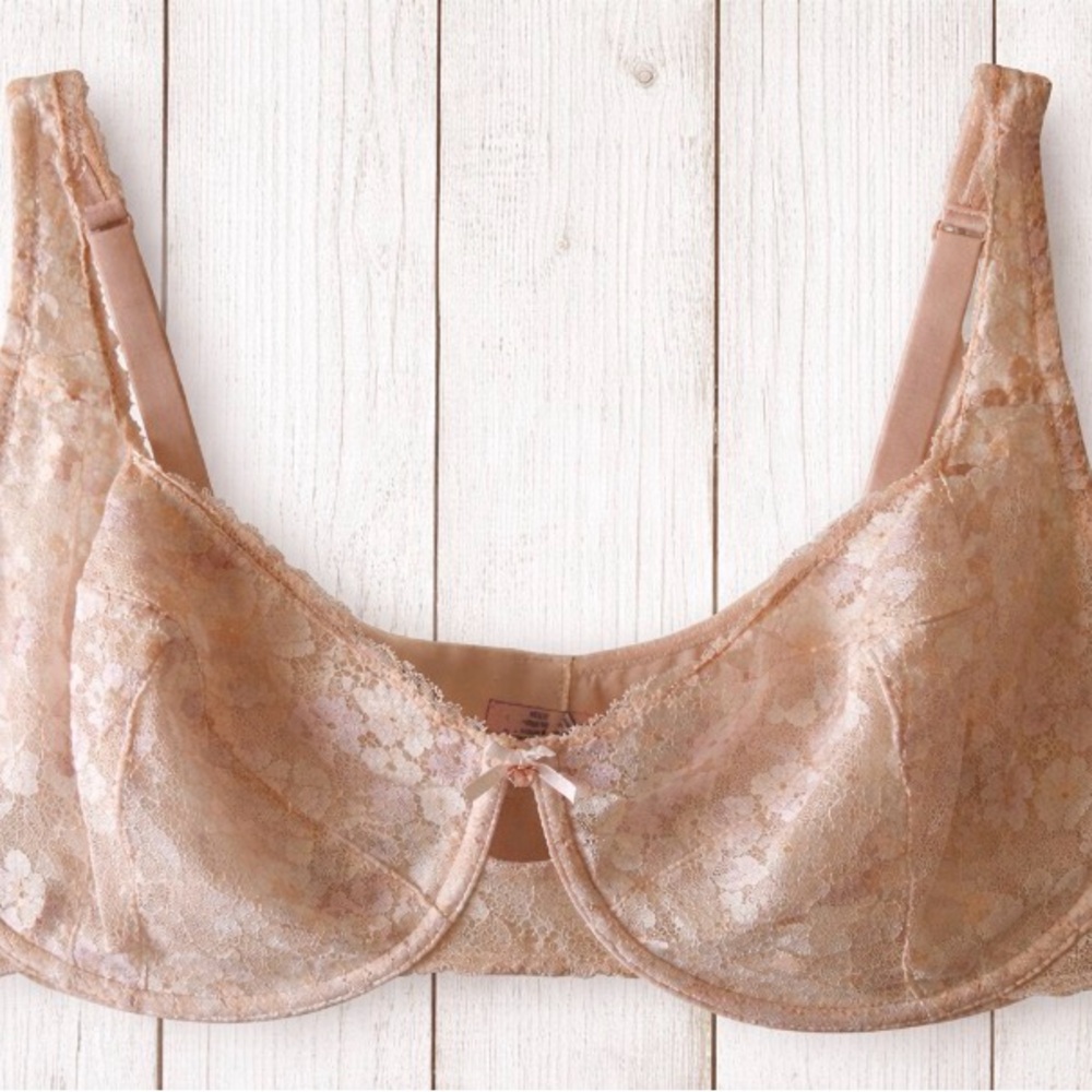 Victoria’s Secret Elegant Lace Underwire Bra
